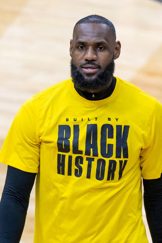 BASKETBALL-NBA/JAMES