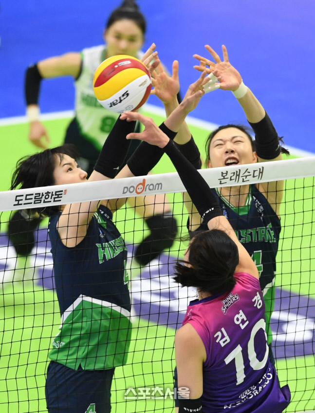 [포토]터치 아웃 만들어내는 흥국생명 김연경