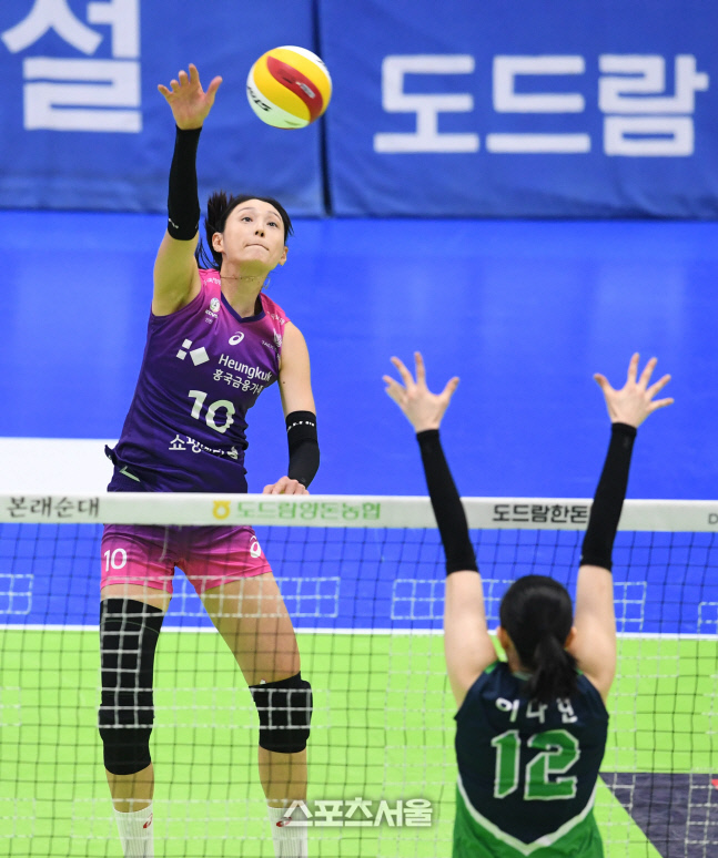 [포토]흥국생명 김연경의 후위 공격