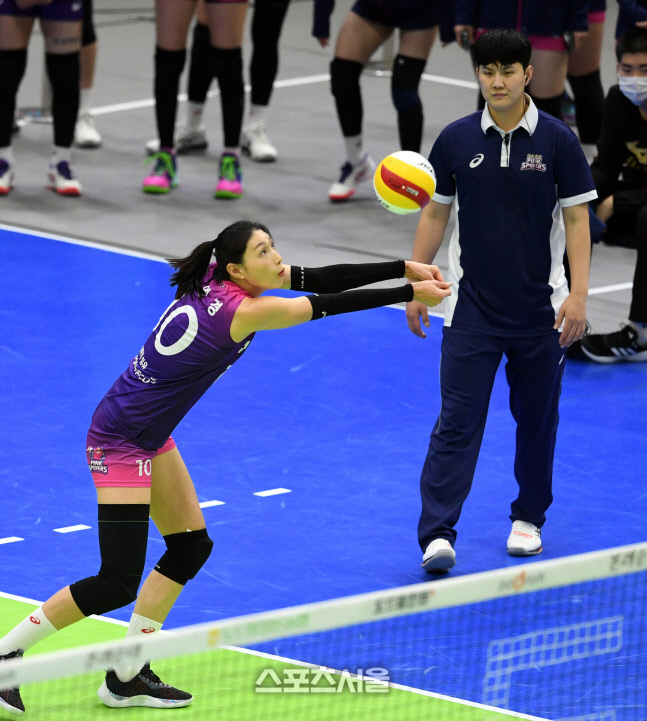 [포토]흥국생명 김연경, 받고 또 받고!