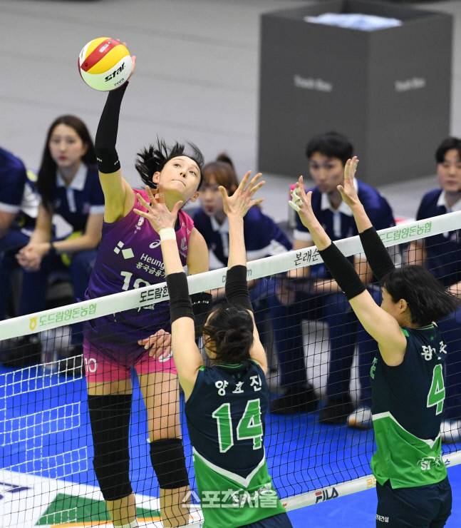 [포토]흥국생명 김연경, 더 높게!