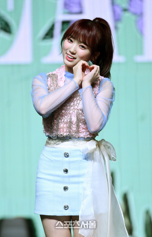 '아이즈원 출신' 야부키 나코, 아이돌 은퇴 "미련 없다"