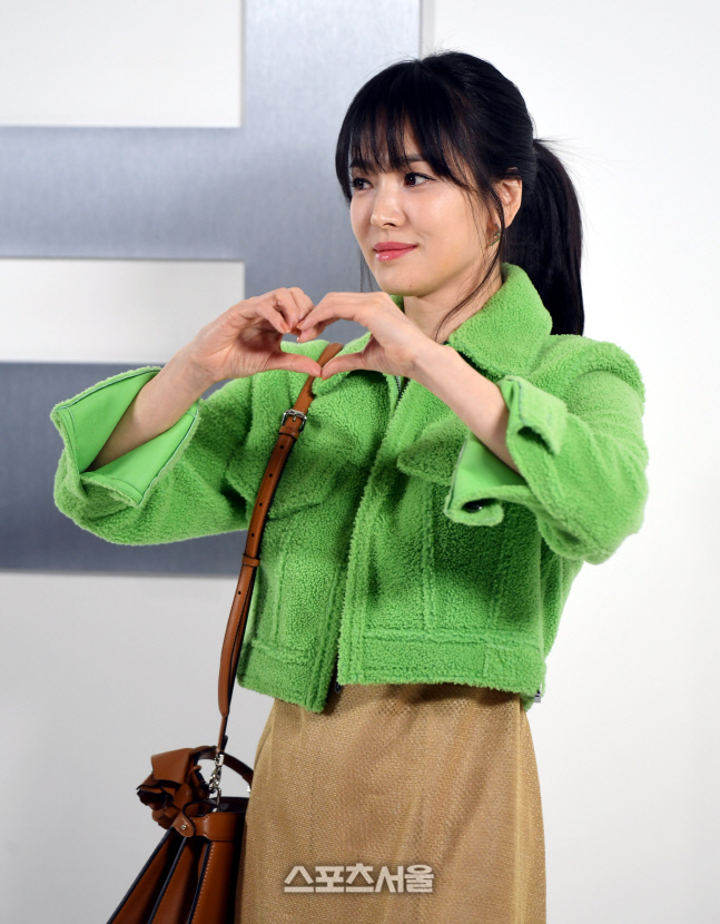 [포토] 송혜교, 깜찍한 하트