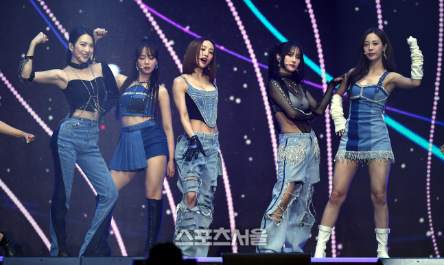 [포토] 카라 \'반가운 무대\'