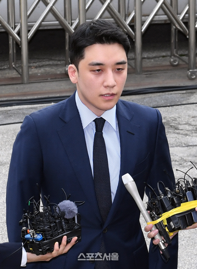 '성매매·도박' 승리, 오늘(9일) 도둑출소…여론은 '벌써?'