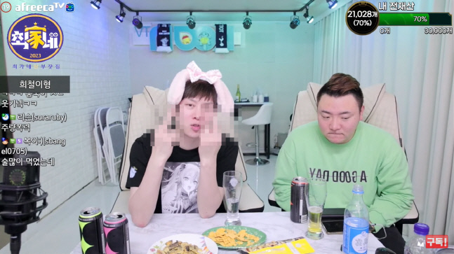 김희철, 중지 치켜들고 학교폭력 강도 높게 비판 "아구창을 다 날려야지 XXXX들"