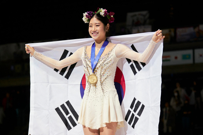 '김연아 이후 14년만' 이해인이 해냈다…'6위→1위' 4대륙선수권 제패
