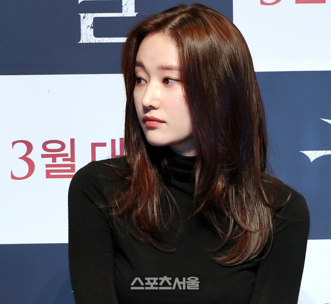 '부친상' 전종서 위해 공개연인 이충현 감독 상주로 이름올려