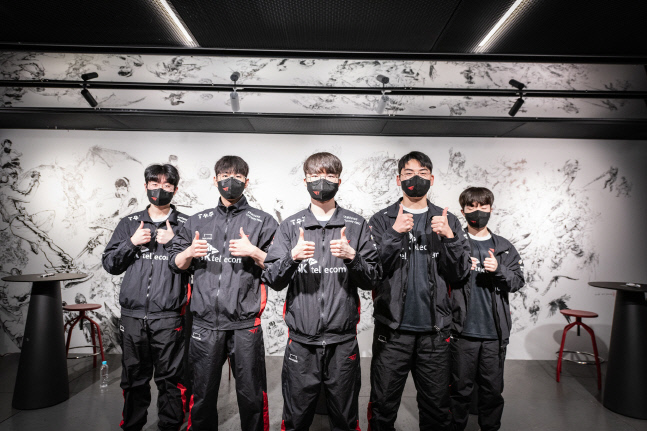 2023 LCK 스프링 4주차에서 단독 1위에 올라선 T1(제공=LCK).