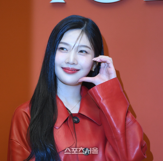 [포토] 레드벨벳 조이 '사랑스런 볼하트'