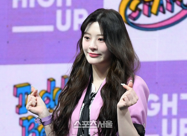 [포토]스테이씨 세은, 하트 받아주세요!