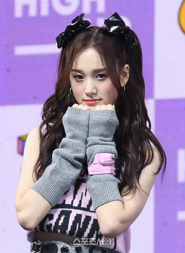 [포토]깜찍하게 포즈 취하는 스테이씨 재이