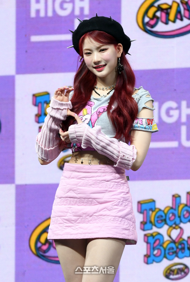 [포토]스테이씨 아이사 인사드려요!