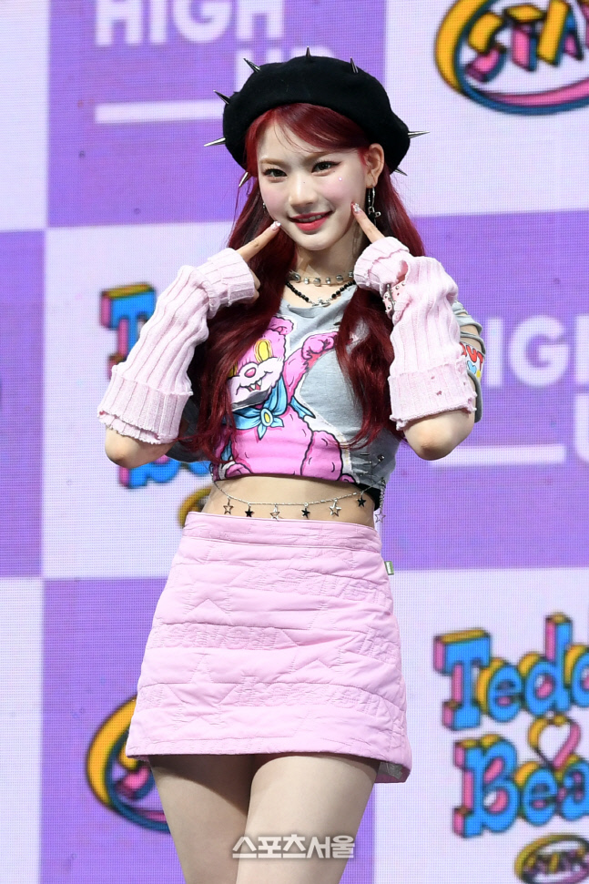 [포토]스테이씨 아이사, 예쁘게 봐주세요!
