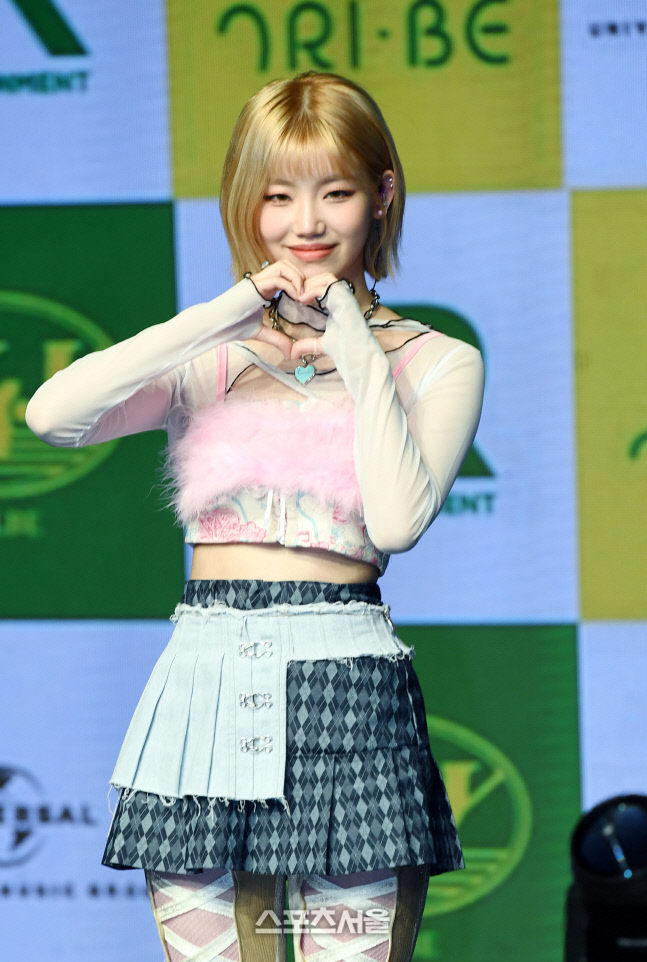 [포토]하트 만들어 보이는 트라이비 현빈