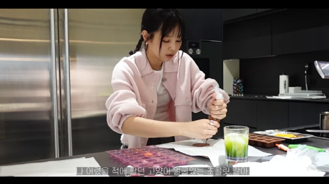 블랙핑크 제니, 테디에게 수제 초콜릿 선물 "손재주 없는 게 들통나"