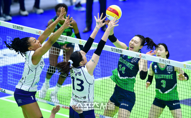 '앗 대영이 언니다' 양효진[포토]