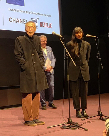 김민희·홍상수 감독, 佛회고전 참석…'블랙' 커플룩 눈길