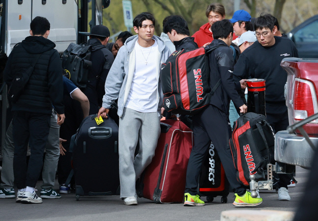 세계 전역에서 헤쳐모인 WBC 대표팀, 미국 애리조나에서 마침내 시동[SSinAZ]