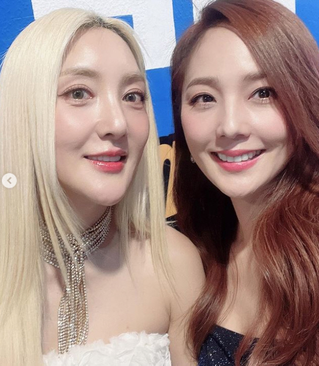 유진과 바다, 데뷔 27년 차에도 믿기지 않는 비주얼 '신전 프리패스 여신美'