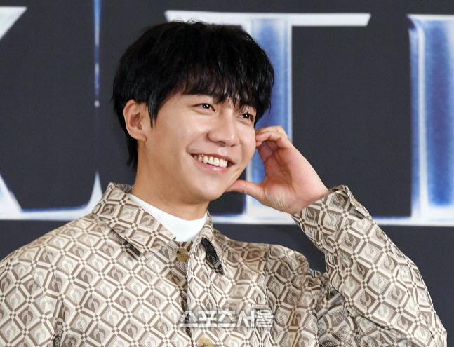 [포토]이승기, 이번엔 볼하트!