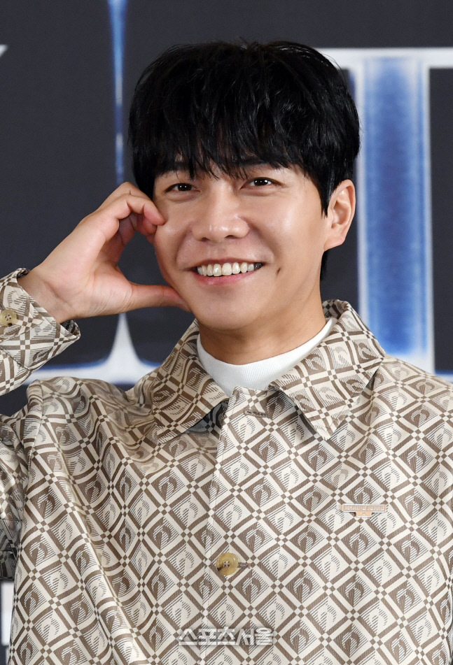 [포토]이승기, 수줍은 볼하트