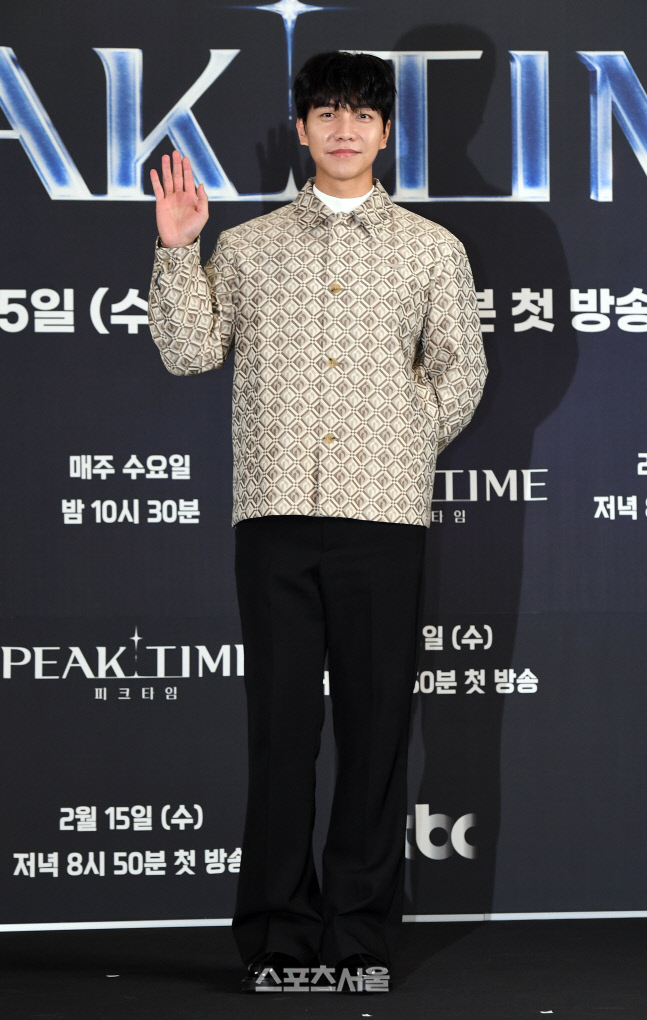 [포토]이승기, '피크타임'으로 인사 드려요!