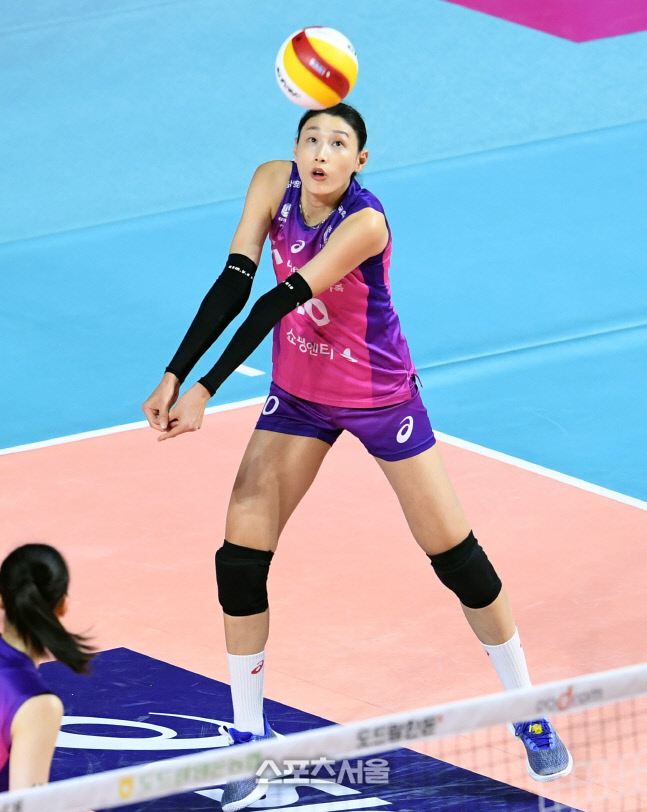 [포토]김연경, 서브 리시브는 안정적으로!