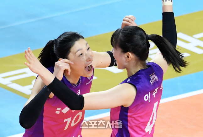 [포토]흥국생명 김연경, 주아야! 잘 했어!