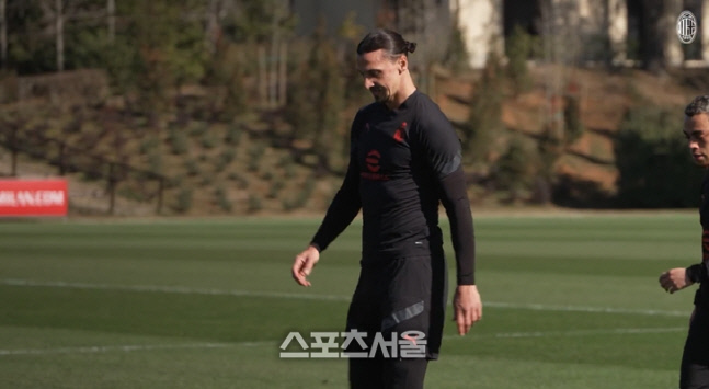 재활에 속도 내는 즐라탄, 2006년생 아들과 함께 실전 감각 조율