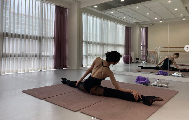 '美쳤다'는 말 밖에... 박지현, 재벌가 며느리 출신의 우아한 스트레칭