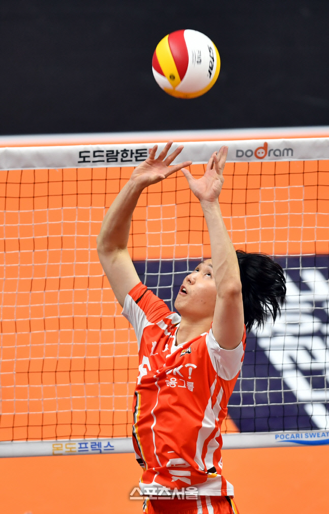 볼배급하는 이민규[포토]