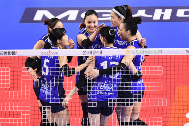 5위가 보인다…IBK기업은행, GS칼텍스 꺾고 2연승[현장리뷰]