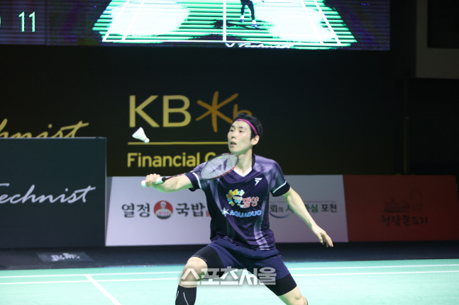 35세 손완호 건재 과시...밀양시청 첫승 [열정 배드민턴리그]