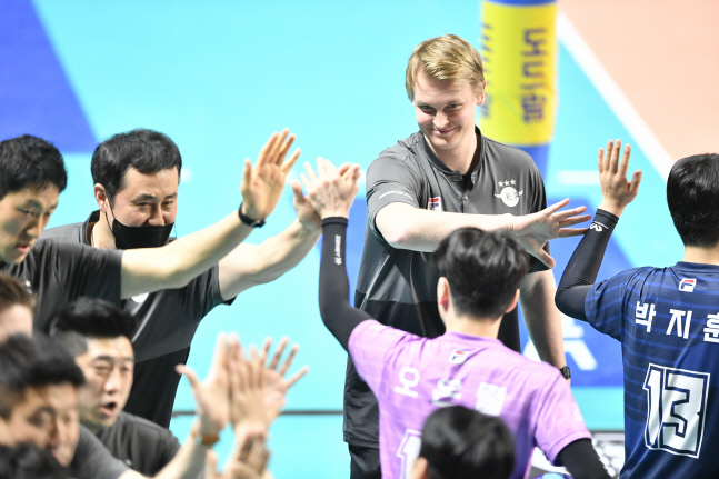 대한항공도 현대건설도, 무너진 '독주 체제'…남녀부 우승 향방은 어디로?