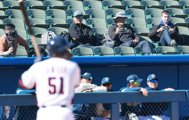 이정후 살피는 메이저리그 스카우트