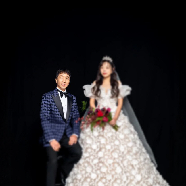 '개미핥기' 이광채, 연하의 비연예인과 26일 결혼 "날 흠모했던 여성들 죄송"[전문]