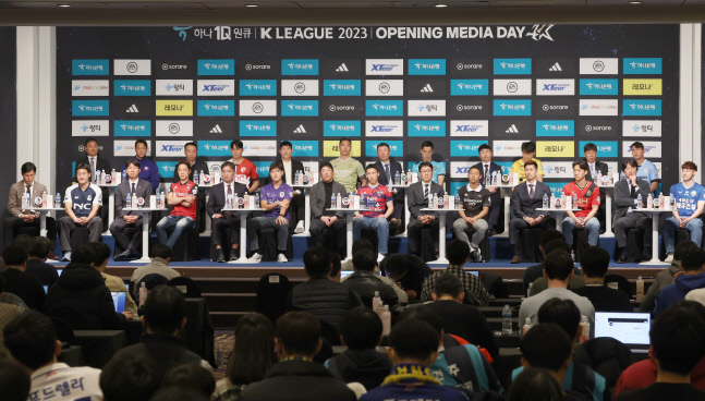 '주장? 외인?'…수장이 붕어빵 사주고픈 선수는 [K리그2 MD]