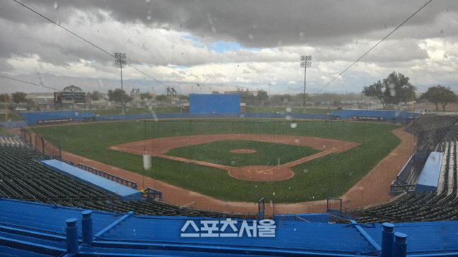 컨디션 점검해야 하는데, ‘기습 폭우’에 KIA-NC 첫 연습경기 취소[SSinAZ]