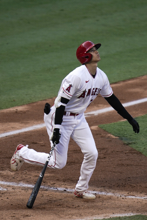 오타니 WBC 앞두고 무력 시위, 140m 대형 아치