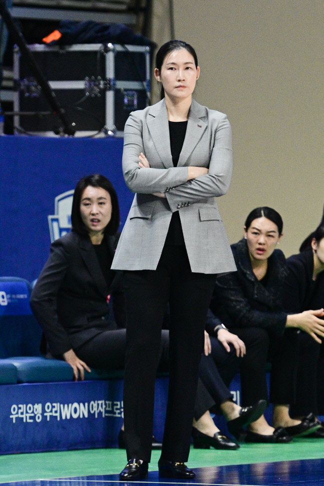 [승장] '공동 3위' 박정은 감독 "치열한 순위 싸움, 짜내고 있다" [SS인터뷰]