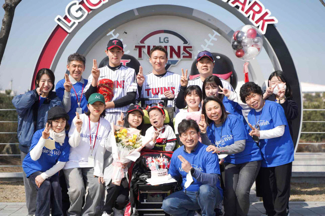 230223_LG, 난치병 아동 초청해 선수들과 위시데이 진행03