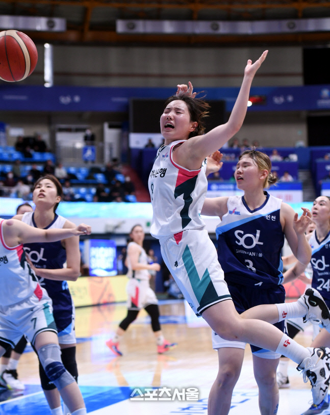 [포토] 김지영 '파울이 심하잖아'