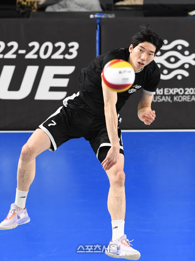 [포토]현대캐피탈 허수봉의 스파이크 서브