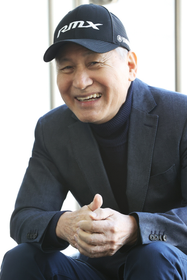 건강회복 안성기 "가발대신 흰머리…기다려달라"