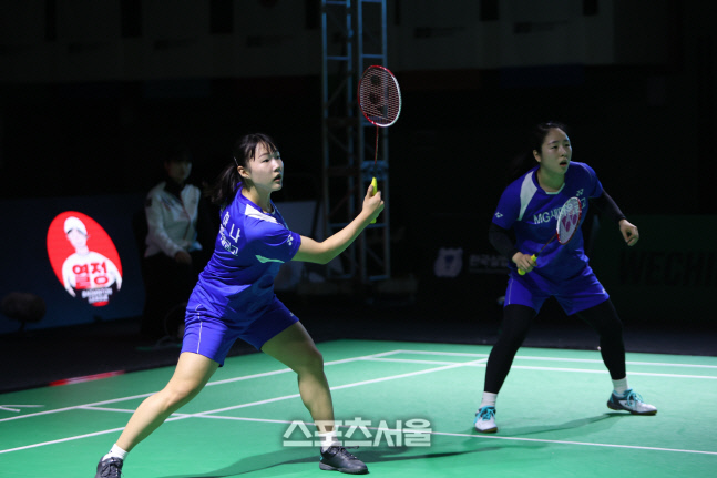 MG새마을금고 국대 백하나 앞세워 첫승...요넥스는 2연승 [열정배드민턴리그]
