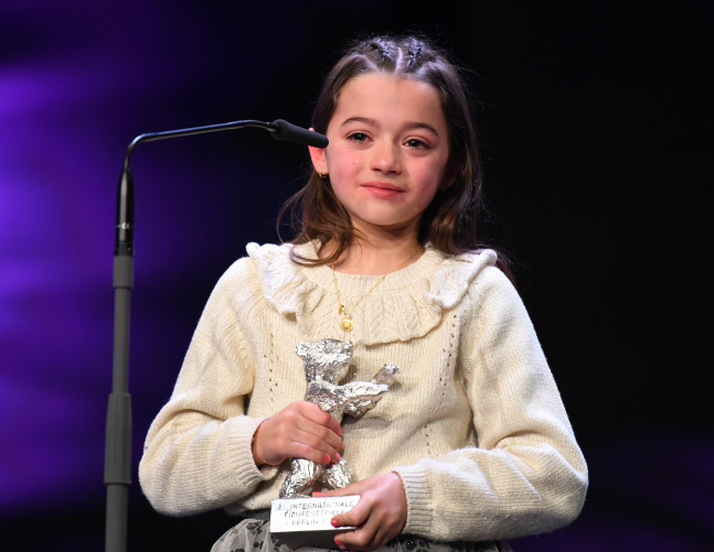 막내린 베를린 영화제, 8세 최연소 여우주연상 탄생…홍상수 4연패 불발