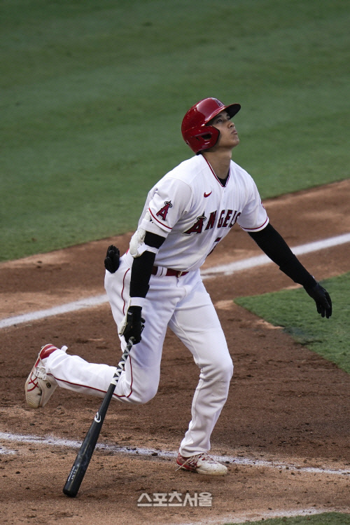 오타니 WBC 앞두고 예열, 시범경기 첫 3루타