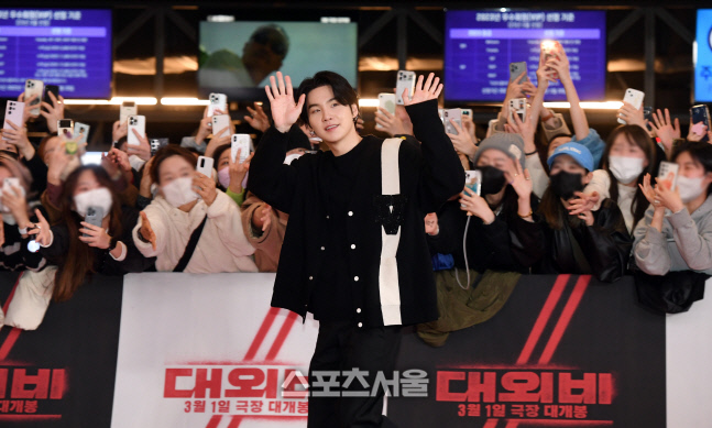 [포토]BTS 슈가, 팬들의 환호 속에...