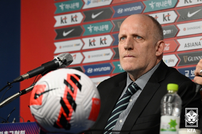 뮐러 위원장 "클린스만, 한국 거주 의사 확인…전력강화위 동의했다"[현장일문일답]